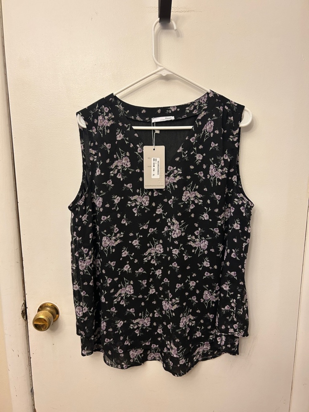 Messic Women’s Top Black Floral XL NWT
